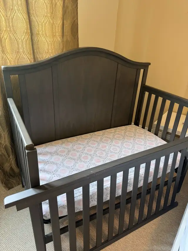 baby crib with mattress in Cribs in Edmonton - Image 3