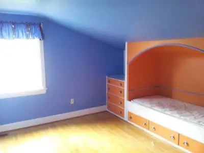 Bright room (single occupancy) on the 2nd floor available in a clean detached house located at Bramp...