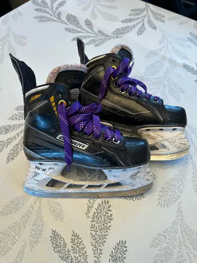Bauer Supreme accel Hock Skates. size 3. Shoe size 4. , View more