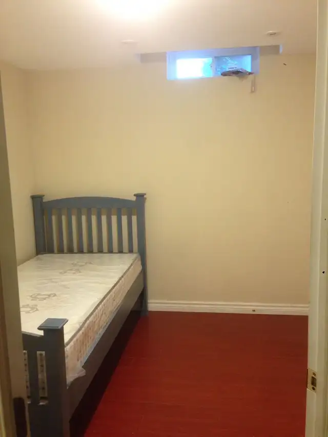 ROOM FOR RENT…!!!!! in Room Rentals & Roommates in City of Toronto - Image 4