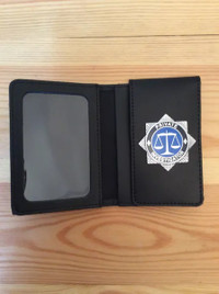 badge détective privé avec portefeuille en cuir