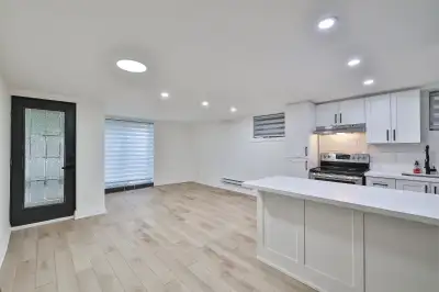 FRESHLY RENO'D 1+1 BDRM LOWER LEVEL IN PRIME MIDTOWN LOCATION!