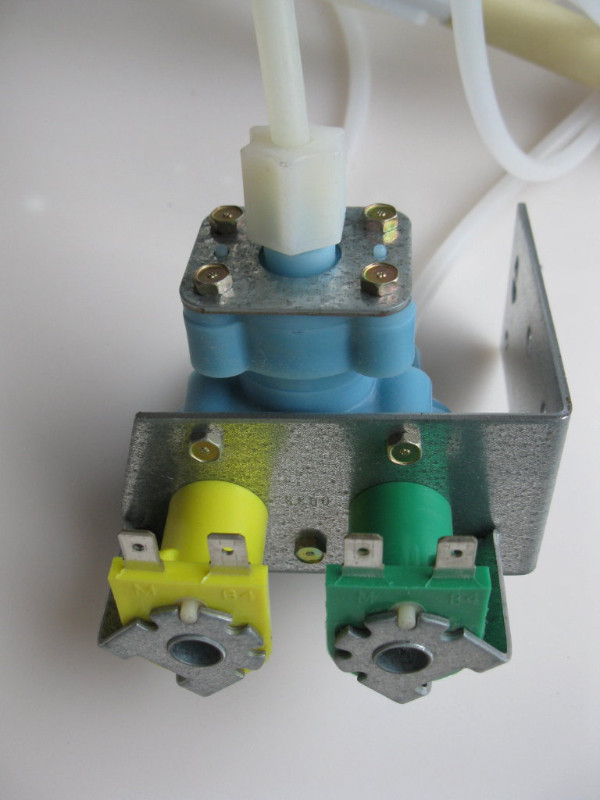 FRIGIDAIRE Refrigerator Water Valve 218832401. in Refrigerators in Ottawa - Image 2