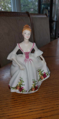 Gorgeous Royal Doulton 7" HN3221 Country Rose English Bone China