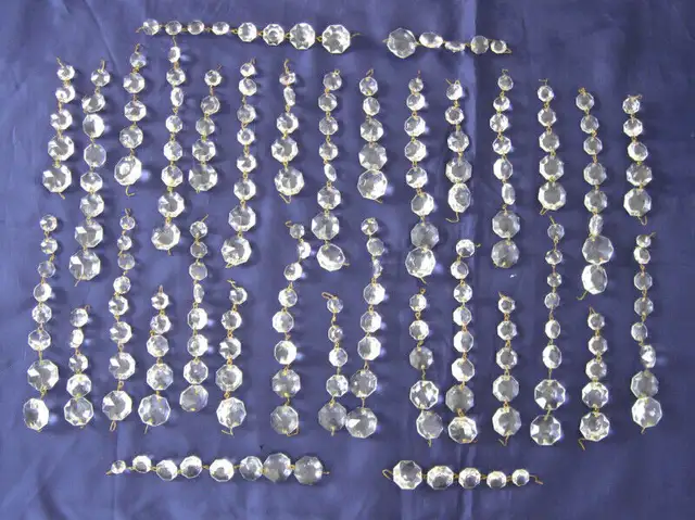 BRINS DE LUSTRE EN CRYSTAL PLAFONIER VINTAGE STRANDS OF CRYSTAL in Indoor Lighting & Fans in West Island - Image 2