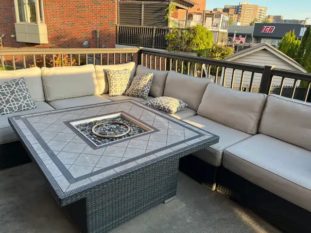outdoor furniture and fireplace in Patio & Garden Furniture in City of Montréal - Image 2