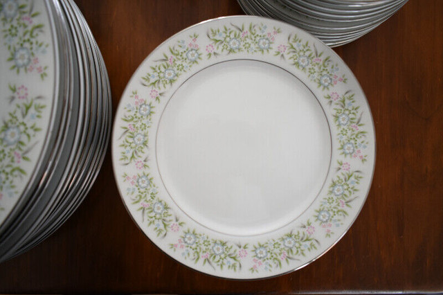 Set de vaisselles en porcelaine Spring time vintage dans Vaisselle et articles de cuisine  à Sherbrooke - Image 4