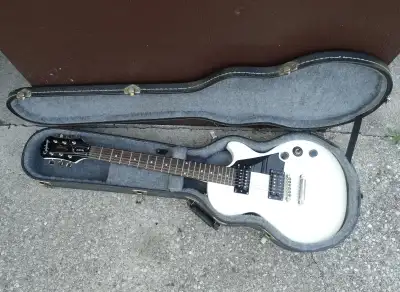 2004 Epiphone Les Paul Special II (Alpine White) with hard shel, View more