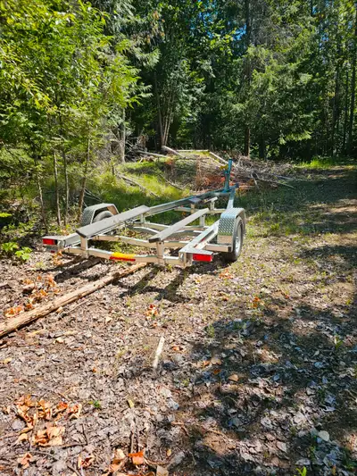 2021 aluminum tuff boat trailer. Fully adjustable for boats 15-19ft. Like new. Only has 500km. Lifet...