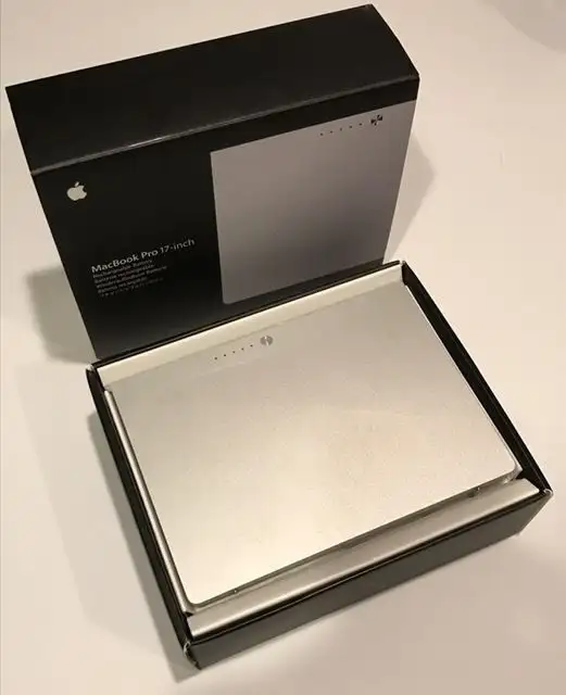 Genuine Apple MacBook Pro 17 Inch Rechargeable Battery in Laptop Accessories in Mississauga / Peel Region - Image 11