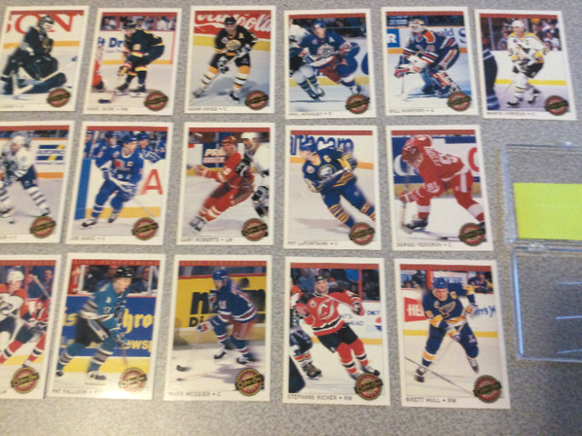 1993 NHL Hockey 22 Premier Star Performance Card Set o-Pee-Chee in Arts & Collectibles in Oshawa / Durham Region - Image 4