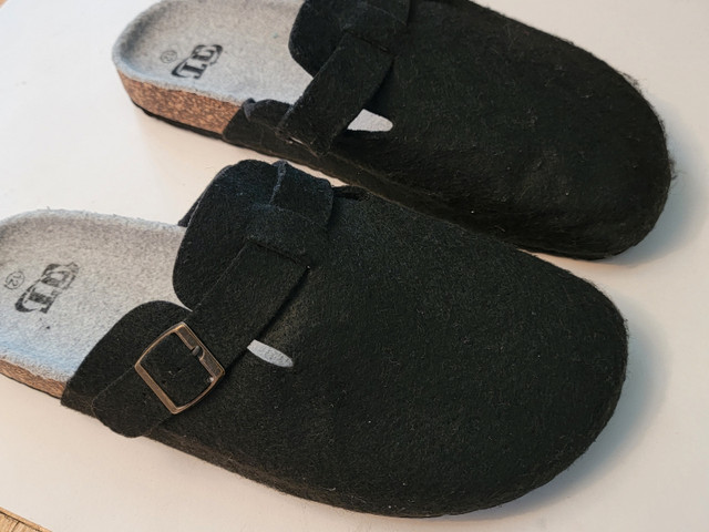 OT Black Felt Slipper Slides Size 12 in Men's Shoes in City of Toronto - Image 4