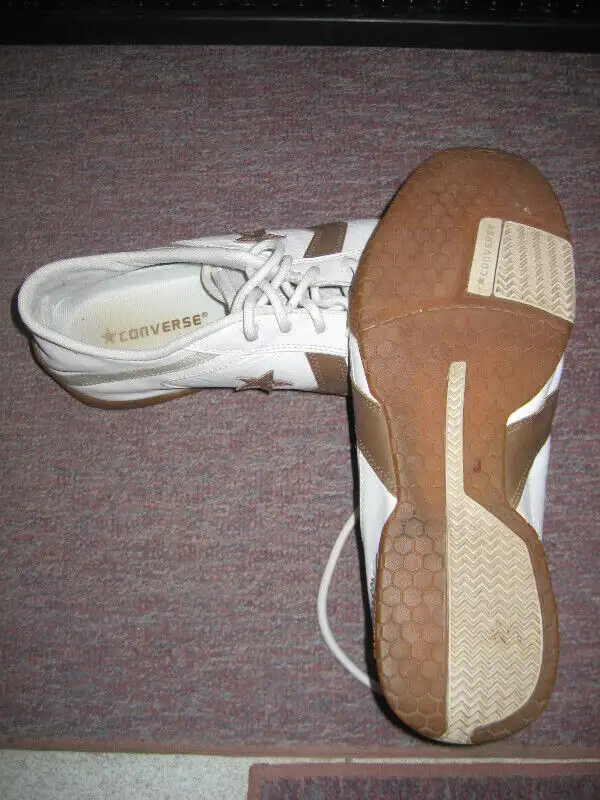 Converse Leather White/Gold Indoor Soccer Shoes Men's Size 11 in Men's Shoes in Oakville / Halton Region - Image 8