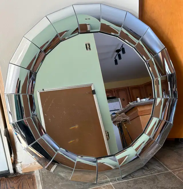 Wall mirror in Home Décor & Accents in Ottawa - Image 2