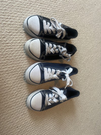 Kids shoes size 4 