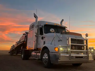 International Show Truck One of a kind International Eagle 9400i 4x2, big horsepower cat engine with...