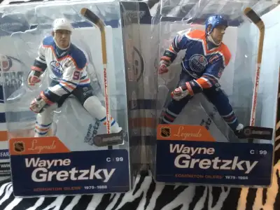 Two WAYNE GRETZKY FIGURES ONE CHASE VARIANT WHITE JERSEY AND ONE REGULAR Purchase the pair for $60.0...