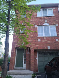3 Bedrooms Entire Townhouse for Lease in Mississauga.