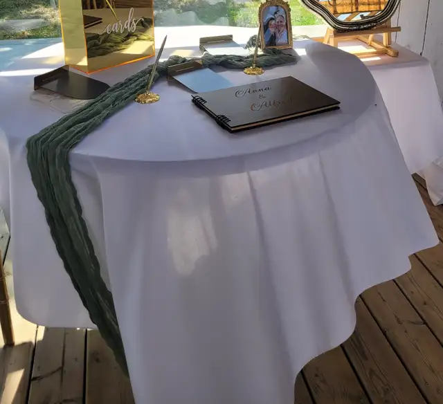 White Banquet Tablecloths524855276335288321