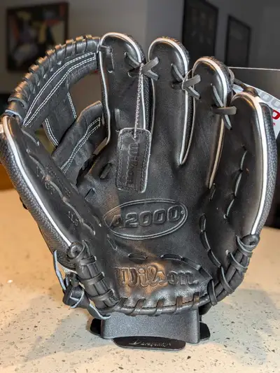 NEW Wilson A2000 1786 11.5" RHT, View more
