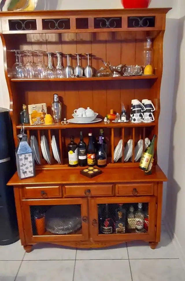 Ensemble de set de cuisine et vaisellier plus 7 nappes in Multi-item in Laval / North Shore - Image 3