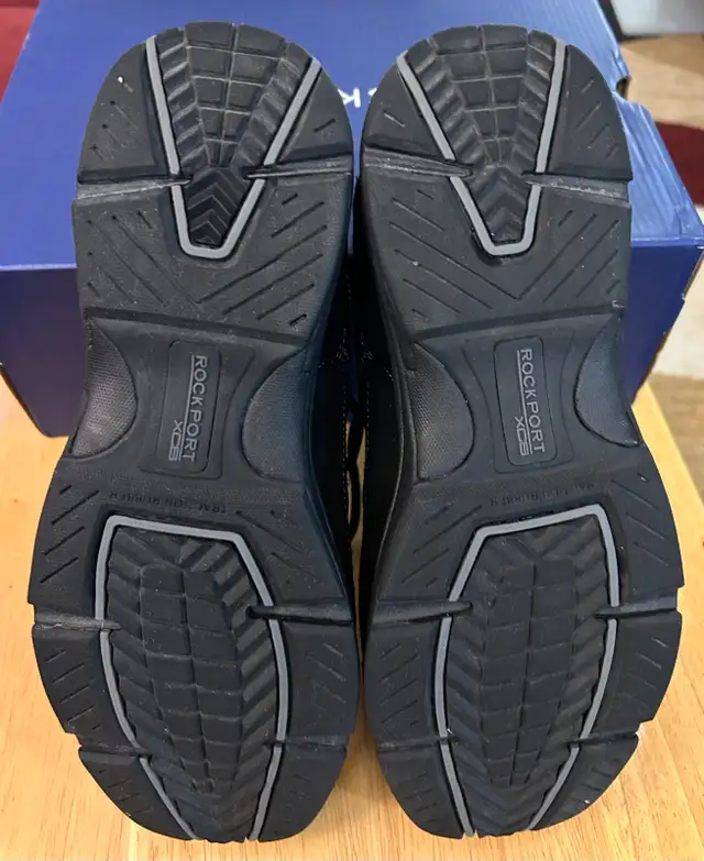 ROCKPORT SHOES/RUNNERS/WALKING SHOES - SIZE 8 in Men's Shoes in City of Toronto - Image 4