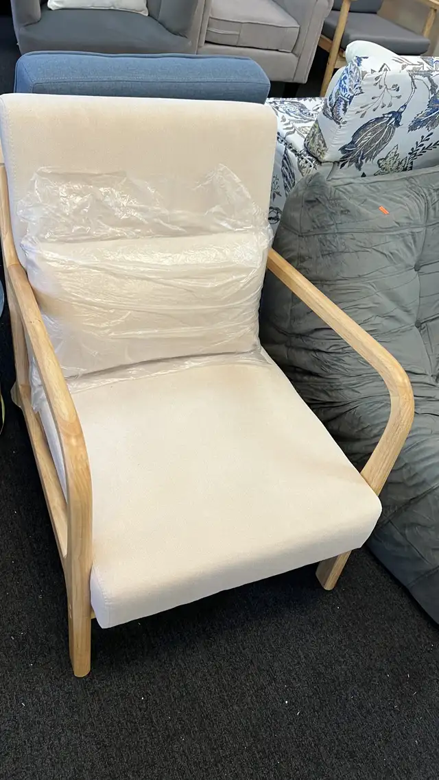 Fabric Lounge Chair, Velvet Armchair, Retro Accent Chair with Wo in Chairs & Recliners in Markham / York Region - Image 2