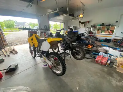 Selling my 1996 rm125 that’s in mint condition only got 15 hours in the full engine runs good sounds...