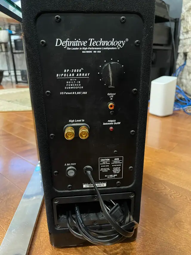 Definitive Technology set of 5 speakers in Speakers in Markham / York Region - Image 9