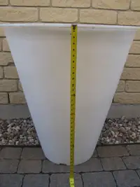 Grand pot plastique blanc pour plante arbuste