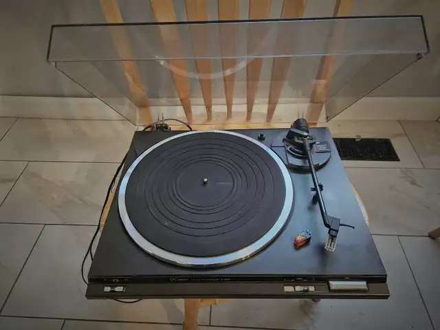 Technics Turntable with Matalica lp in Stereo Systems & Home Theatre in Oshawa / Durham Region - Image 3