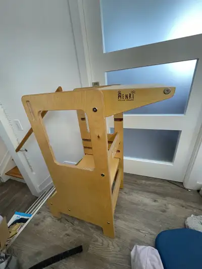 Made in Quebec (Henri Atelier créatif) Extremely sturdy Bought for more than 200$ then assembled and...