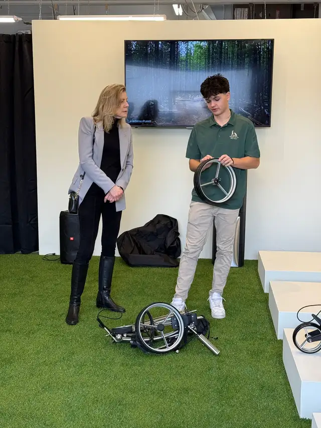 Remote Control Golf Trolleys414908284467292162