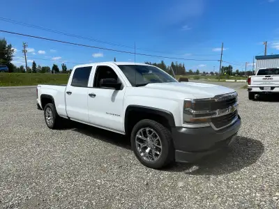 2017 Chev Crewcab Standard Box 5.3 Gas engine Automatic Trans 4X4 Pickup Cloth Seats Power Windows a...