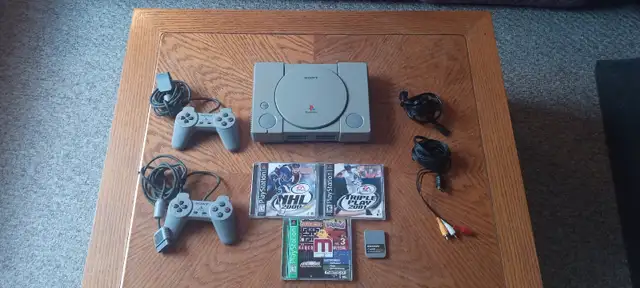 Original PlayStation 1. With games/controllers in Older Generation in Owen Sound - Image 2