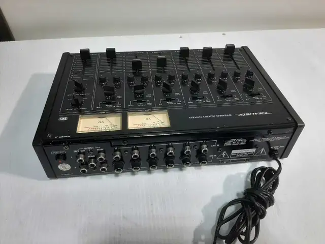 Realistic Audio Mixer in Performance & DJ Equipment in City of Montréal - Image 3