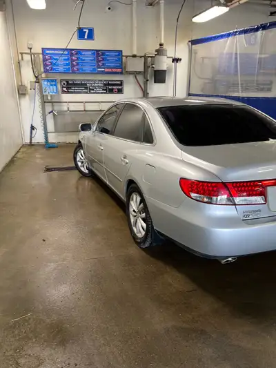 I am selling my 2006 Hyundai Azera, a reliable sedan that offers a smooth ride and comfortable inter...