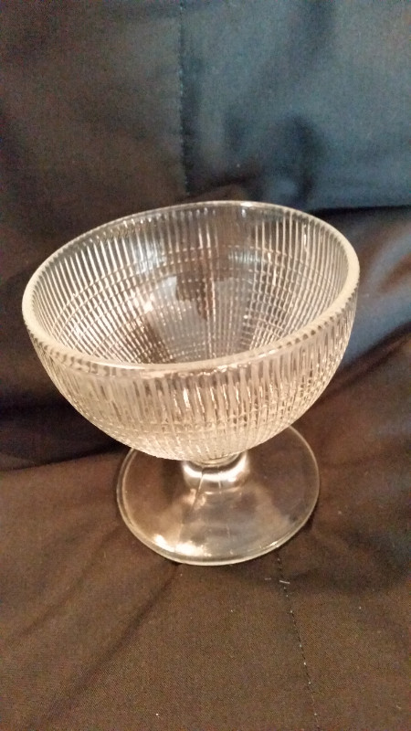 SAGUENAY DEPRESSION GLASS – LUNCHEON SET FOR 4 in Arts & Collectibles in Regina - Image 3