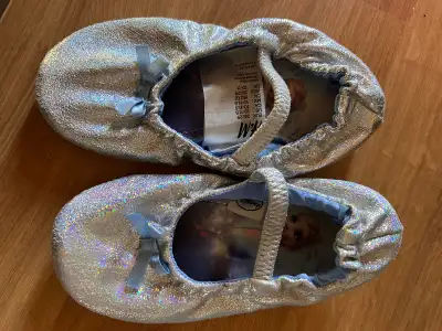 Frozen slippers girls size 10-11.5, View more