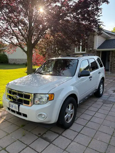 Looking to sell our 2012 Ford Escape XLT. Vehicle is FWD, with 4cyl engine with 208,370.0 kms on it....