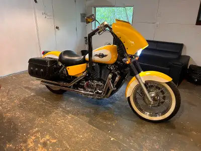 1996 Shadow American Classic Cobra long shot pipes Floor boards, crash, bar, highway pegs, heated ha...