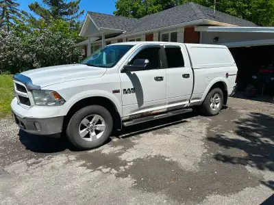 Ram 1500 avec 4 roues d’hiver et 4 mags d’été