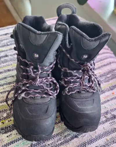 MERRELL Women’s Trekking Boots. Size US 9., View more