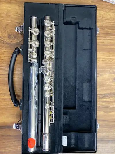 Yamaha Flute in MINT CONDITION. Cleaned, tuned, sanitized. , View more