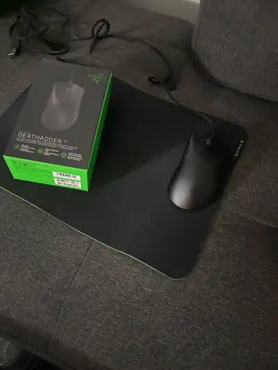 Razer Deathadder V3 mouse + Razer Mousepad, View more