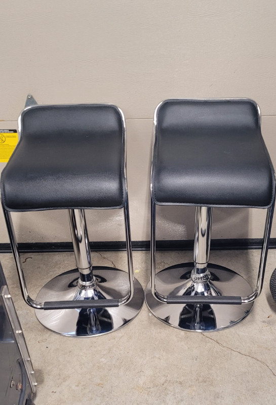 Counter Stools in Chairs & Recliners in Hamilton - Image 2