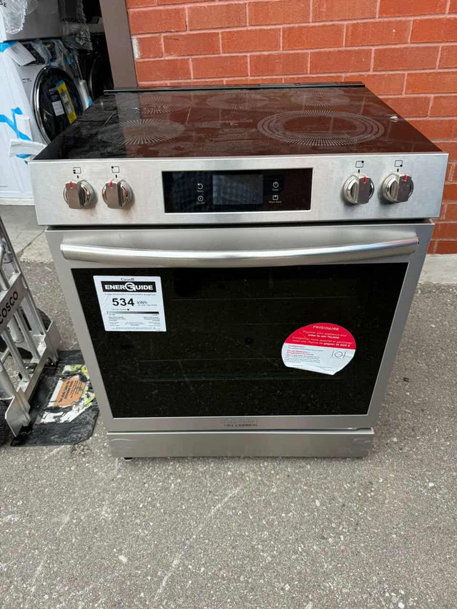 Stove 30" 6.2 cu ft Frigidaire Gallery  Electric in Stoves, Ovens & Ranges in Mississauga / Peel Region