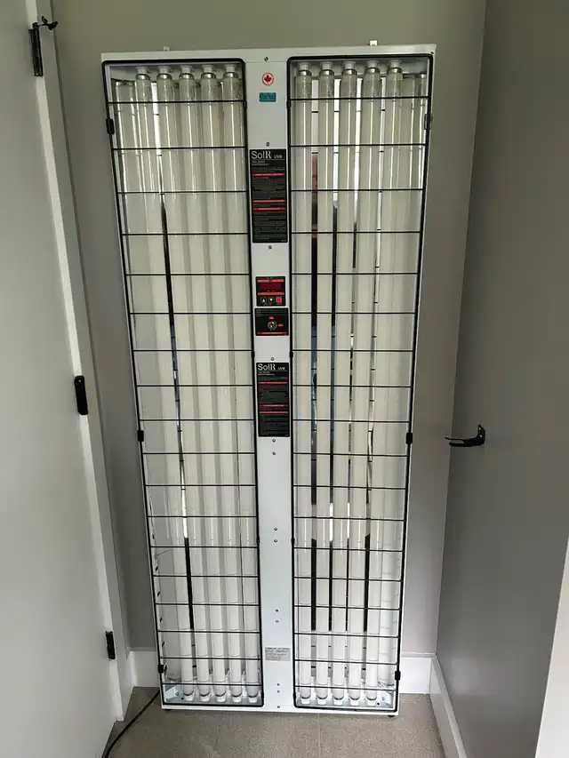 Solarc/SolRx 1000 Series Full Body UVB treatment in Health & Special Needs in Charlottetown - Image 2