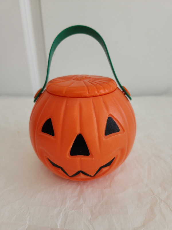 Morozoff Halloween Pumpkin Bucket $1 Costumes from age 3 to adul in Costumes in Markham / York Region