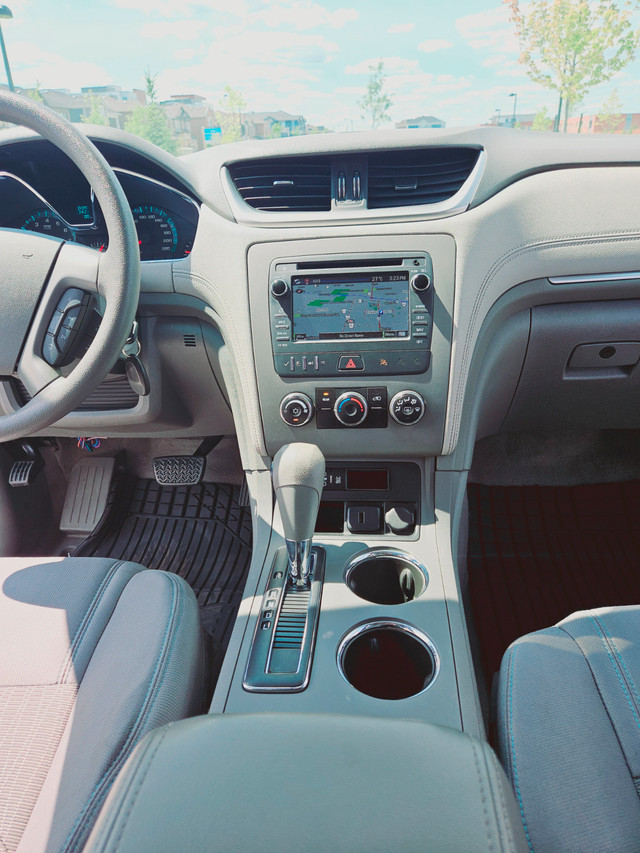 2015 Chevrolet Traverse LS - Sliver - 140K km in Cars & Trucks in Oakville / Halton Region - Image 4
